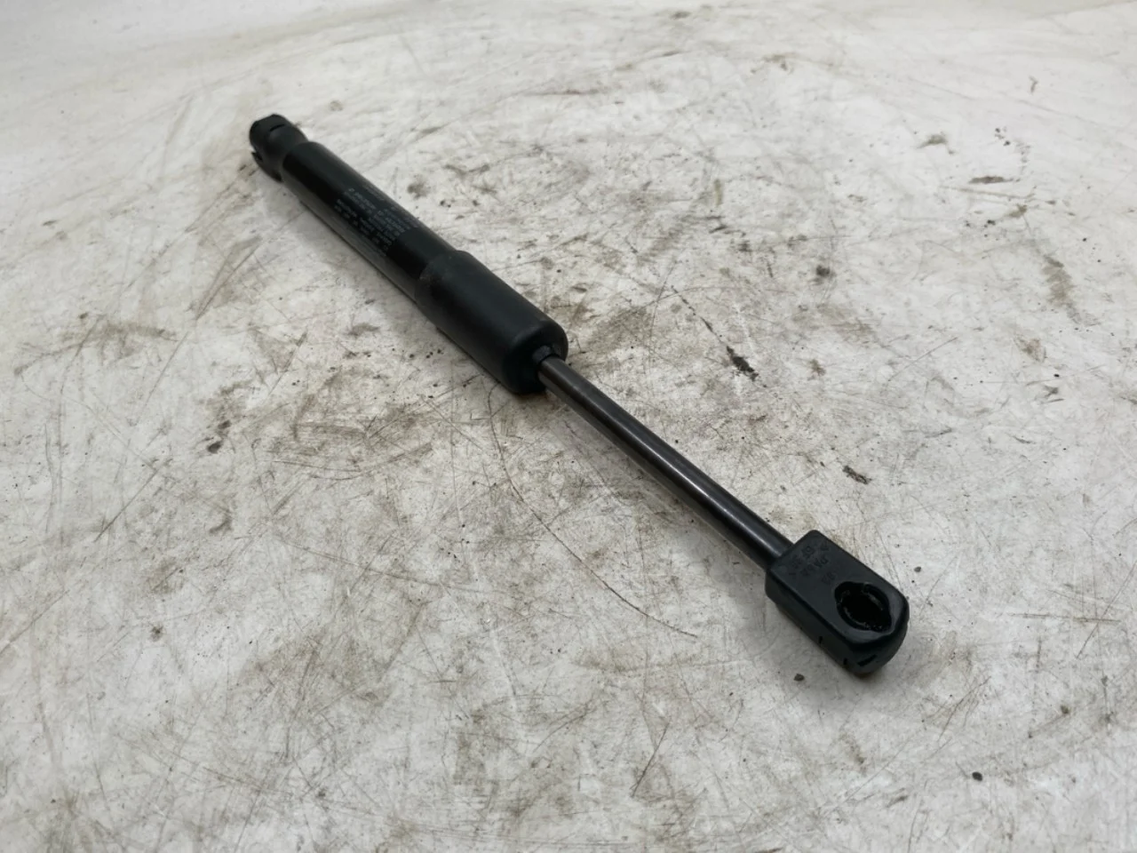 Tesla MODEL Y 2021- Hood gas strut view 2