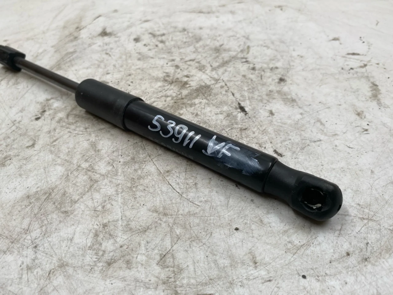 Tesla MODEL Y 2021- Hood gas strut view 3