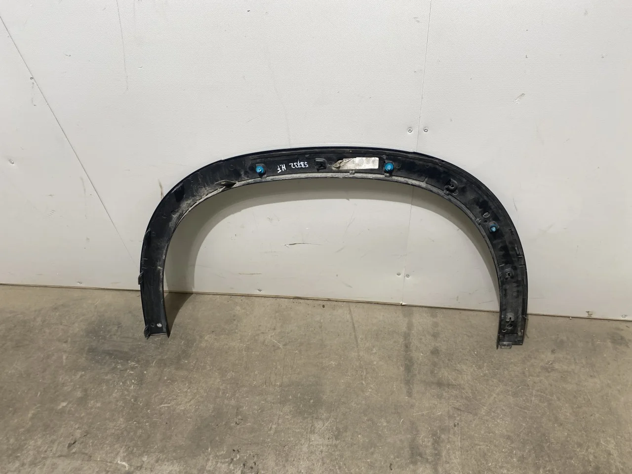 Mercedes EQS SUV X296 2022- Wheel arch trim view 2