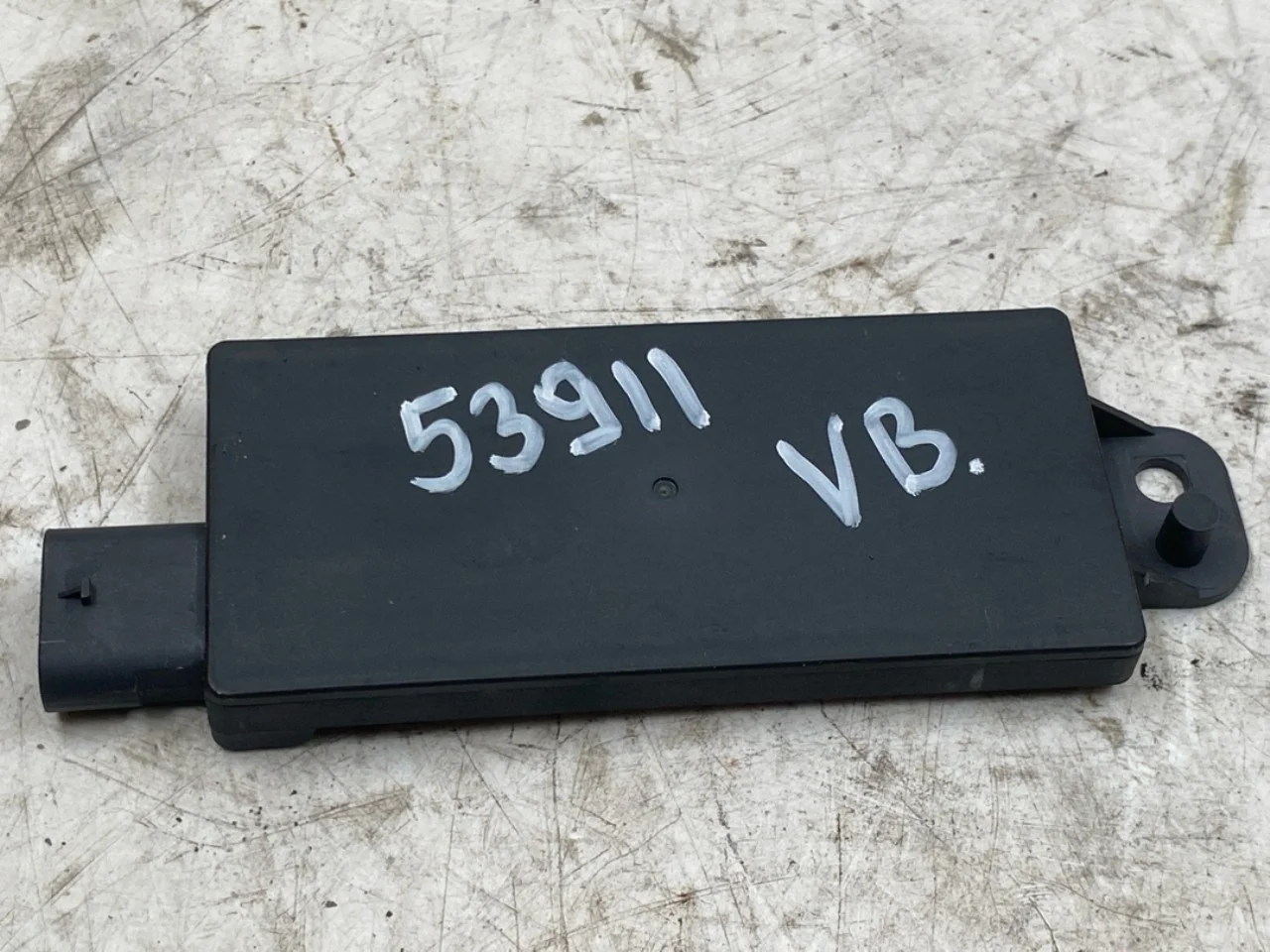 Tesla MODEL Y 2021- Control unit, Bluetooth view 2
