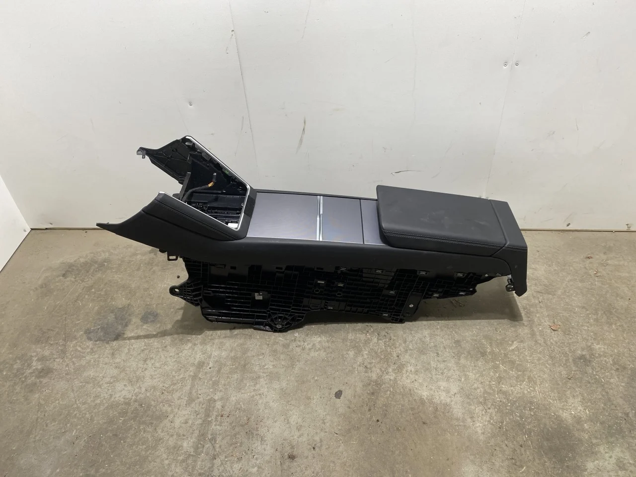 Tesla MODEL Y 2021- Kartámasz