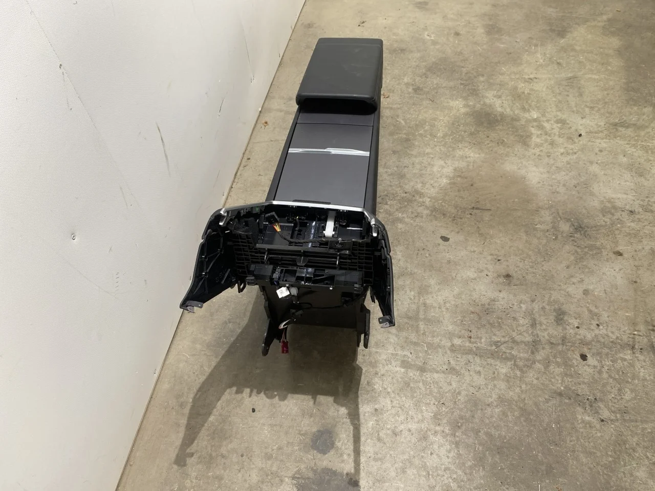 Tesla MODEL Y 2021- Kartámasz nézet 2
