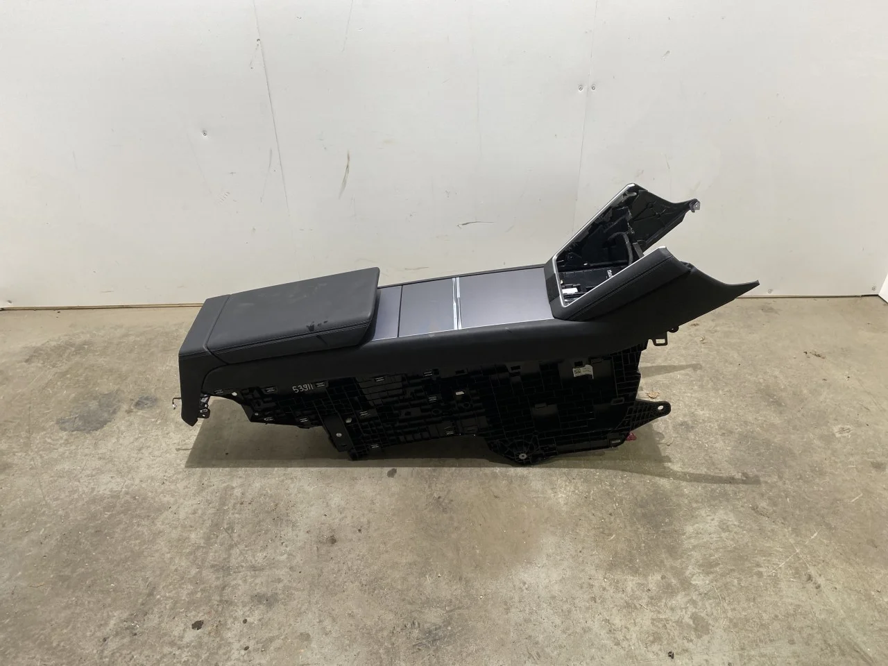 Tesla MODEL Y 2021- Kartámasz nézet 4