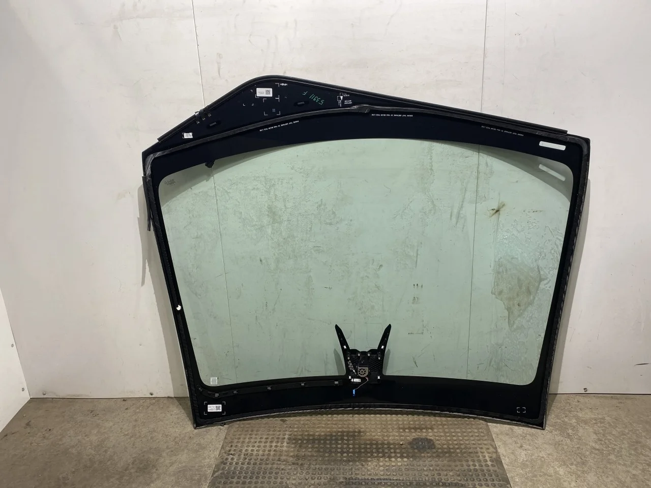 Tesla MODEL Y 2021- Szélvédő nézet 2