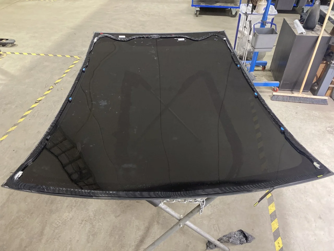 Tesla MODEL Y 2021- Sunroof view 2