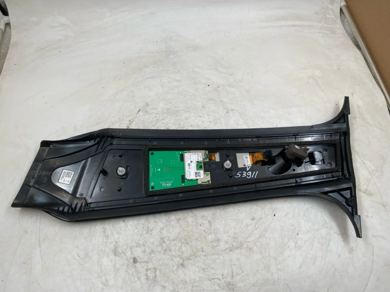 Tesla MODEL Y 2021- Body shell view 3