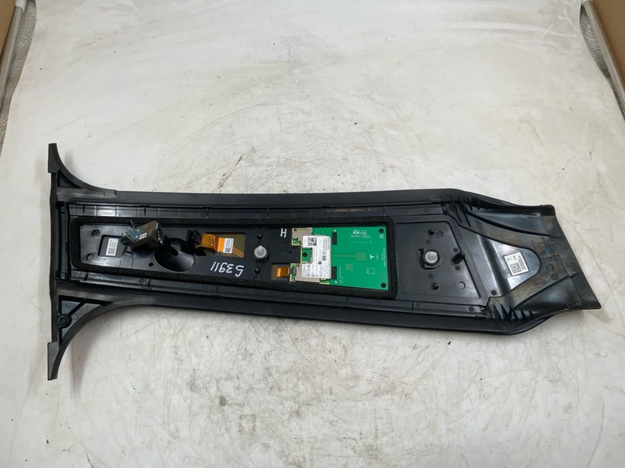 Tesla MODEL Y 2021- Body shell view 3