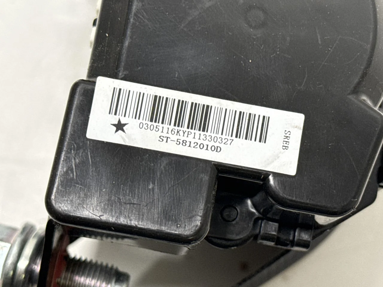 Byd TANG 2021->> Rear left seat belt view 2