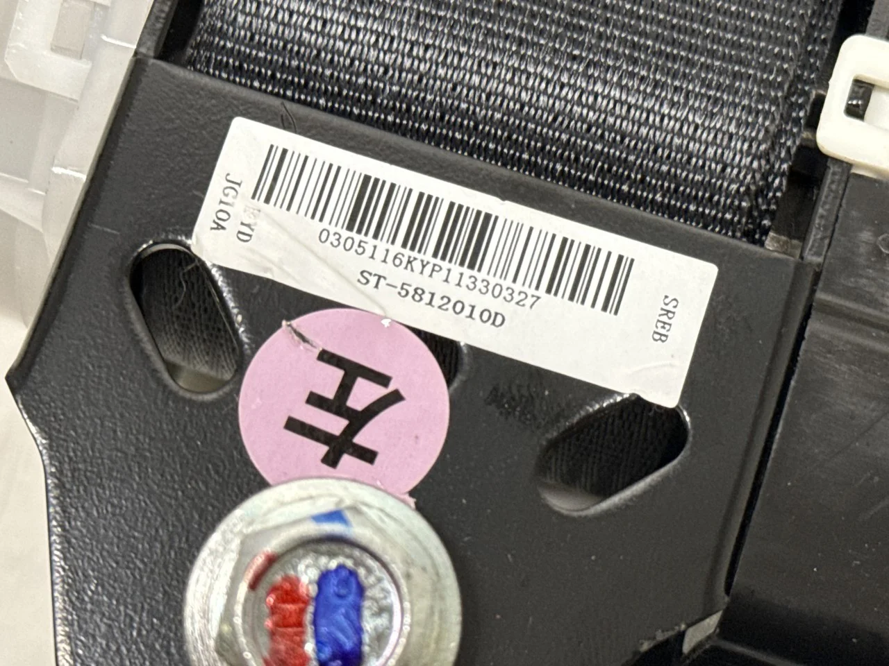 Byd TANG 2021->> Rear left seat belt view 3