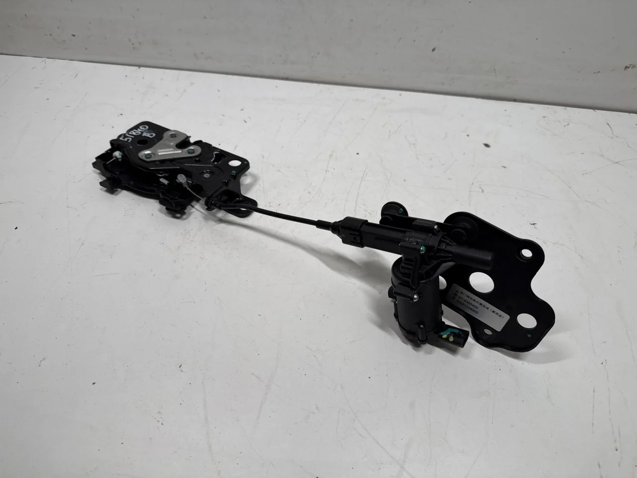 Byd TANG 2021->> Tailgate lock view 2