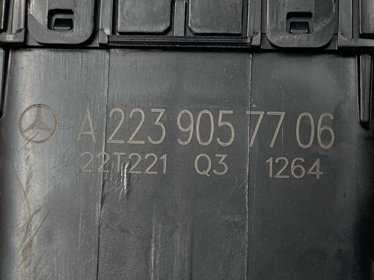 Mercedes EQS SUV X296 2022- Rögzítőfék kapcsoló nézet 3