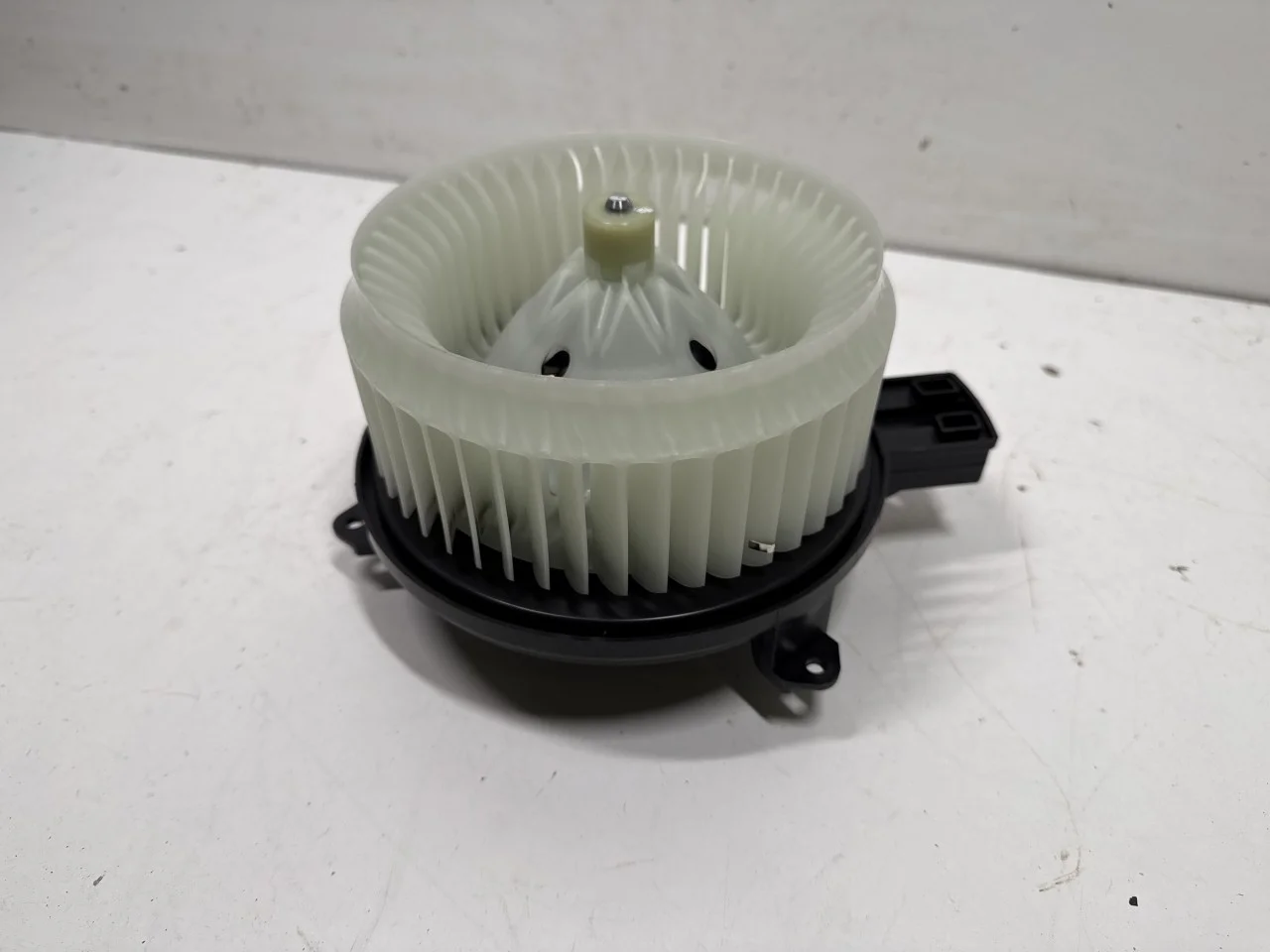 Byd TANG 2021->> Fűtésventilátor motor nézet 3