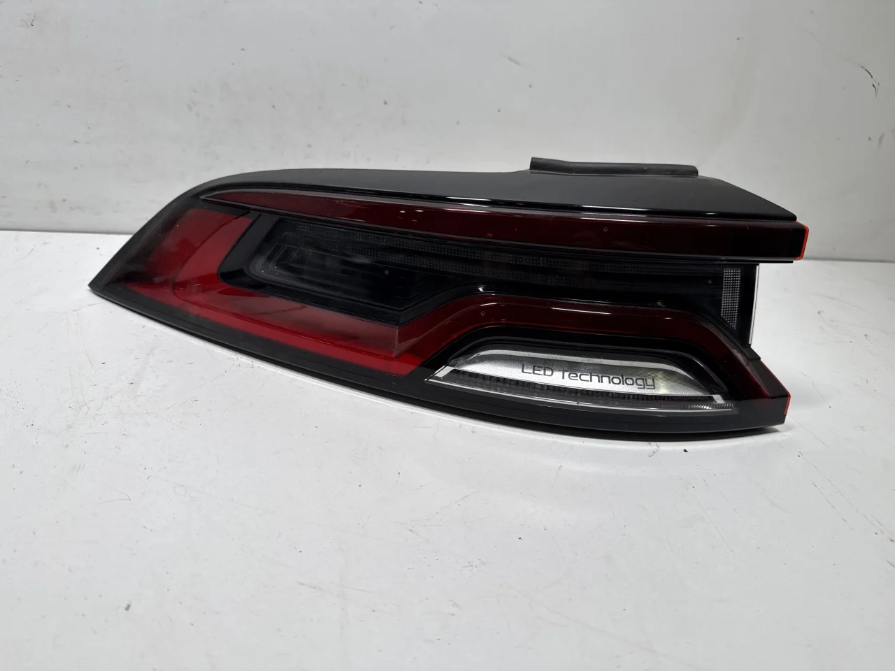 Byd TANG 2021->> Lampă spate stânga