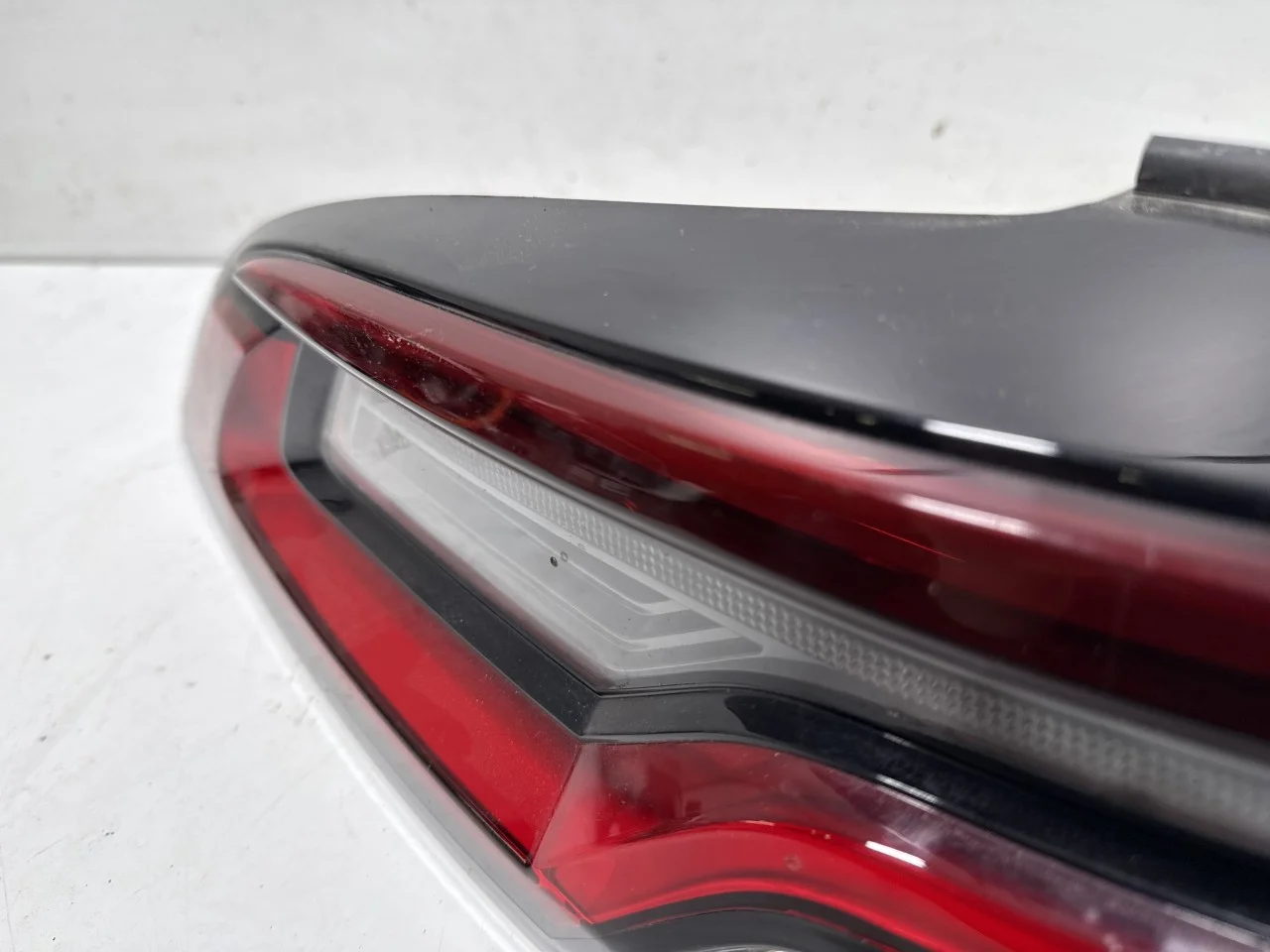 Byd TANG 2021->> Lampă spate stânga vedere 2