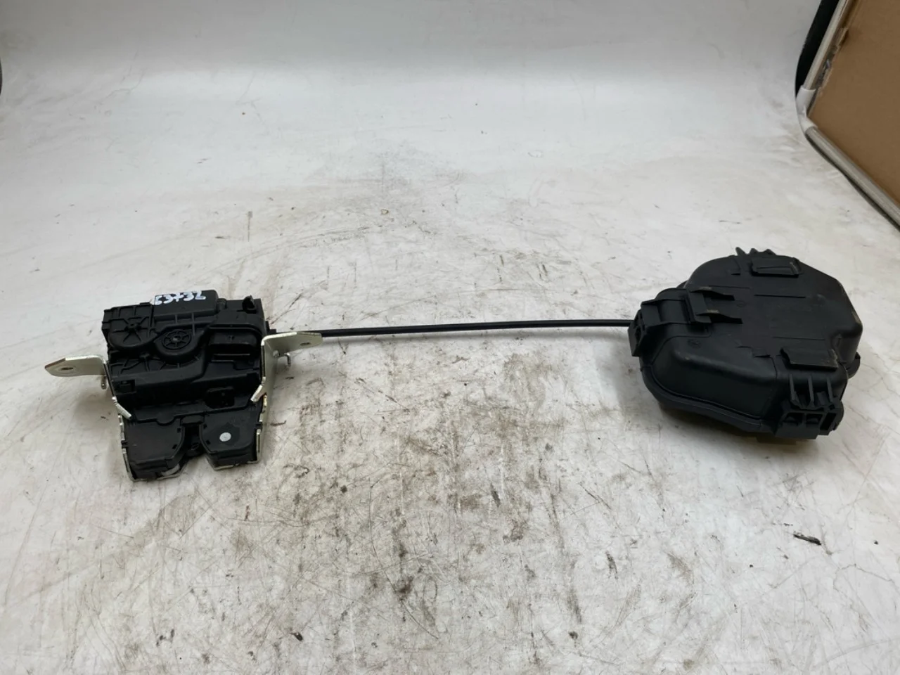 Mercedes EQS SUV X296 2022- Tailgate lock