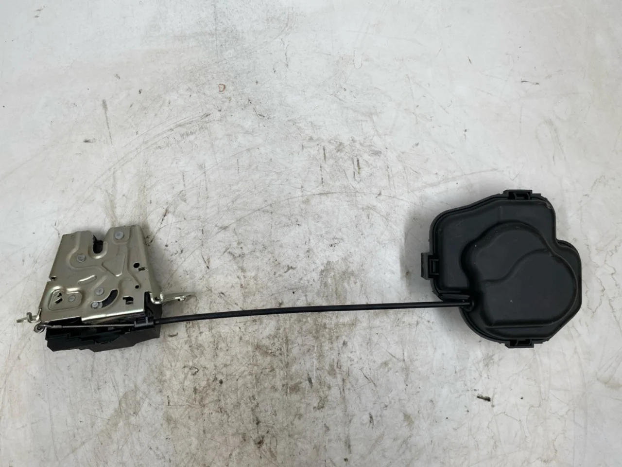 Mercedes EQS SUV X296 2022- Tailgate lock view 2