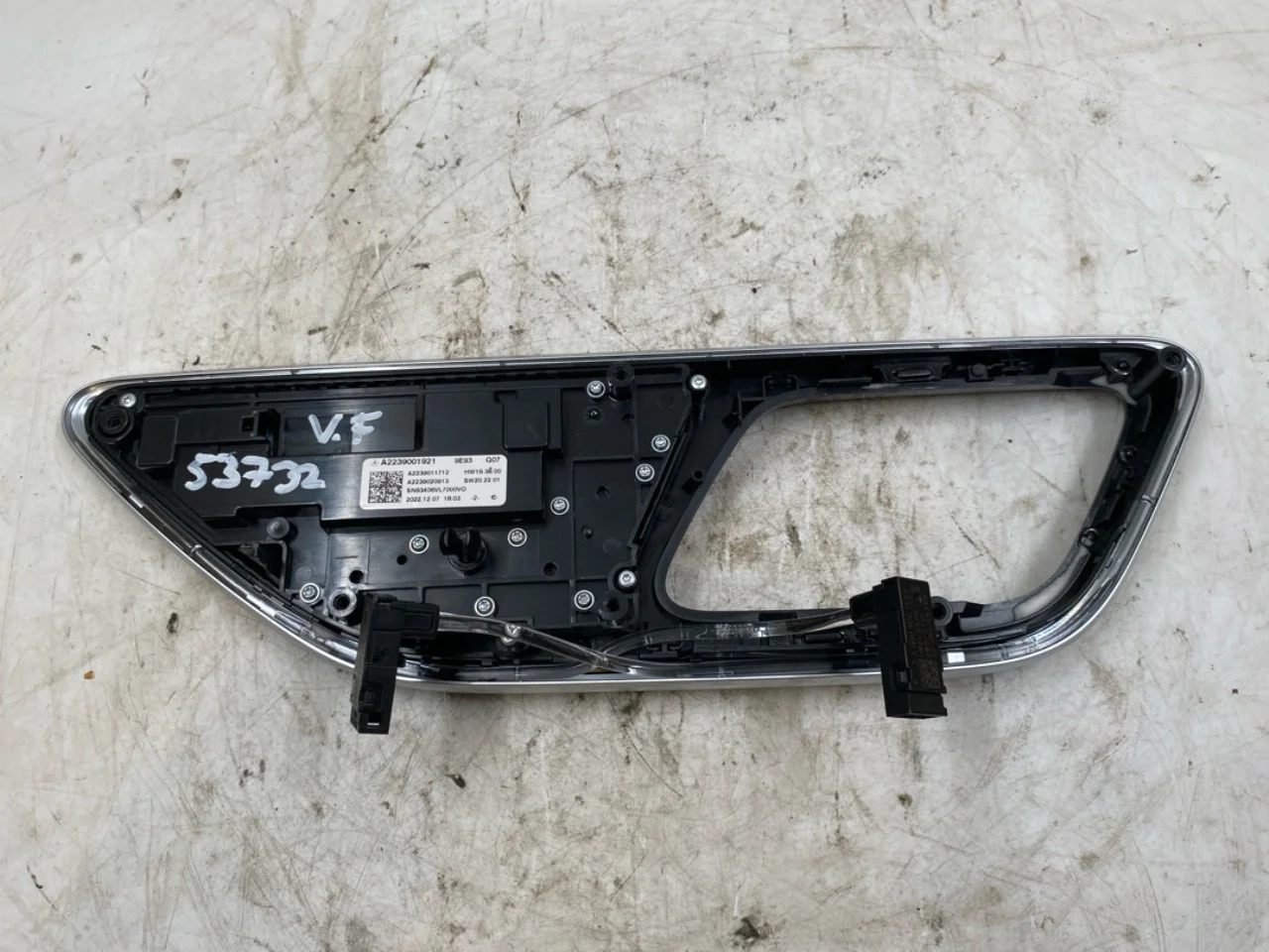 Mercedes EQS SUV X296 2022- Seat memory switch view 2