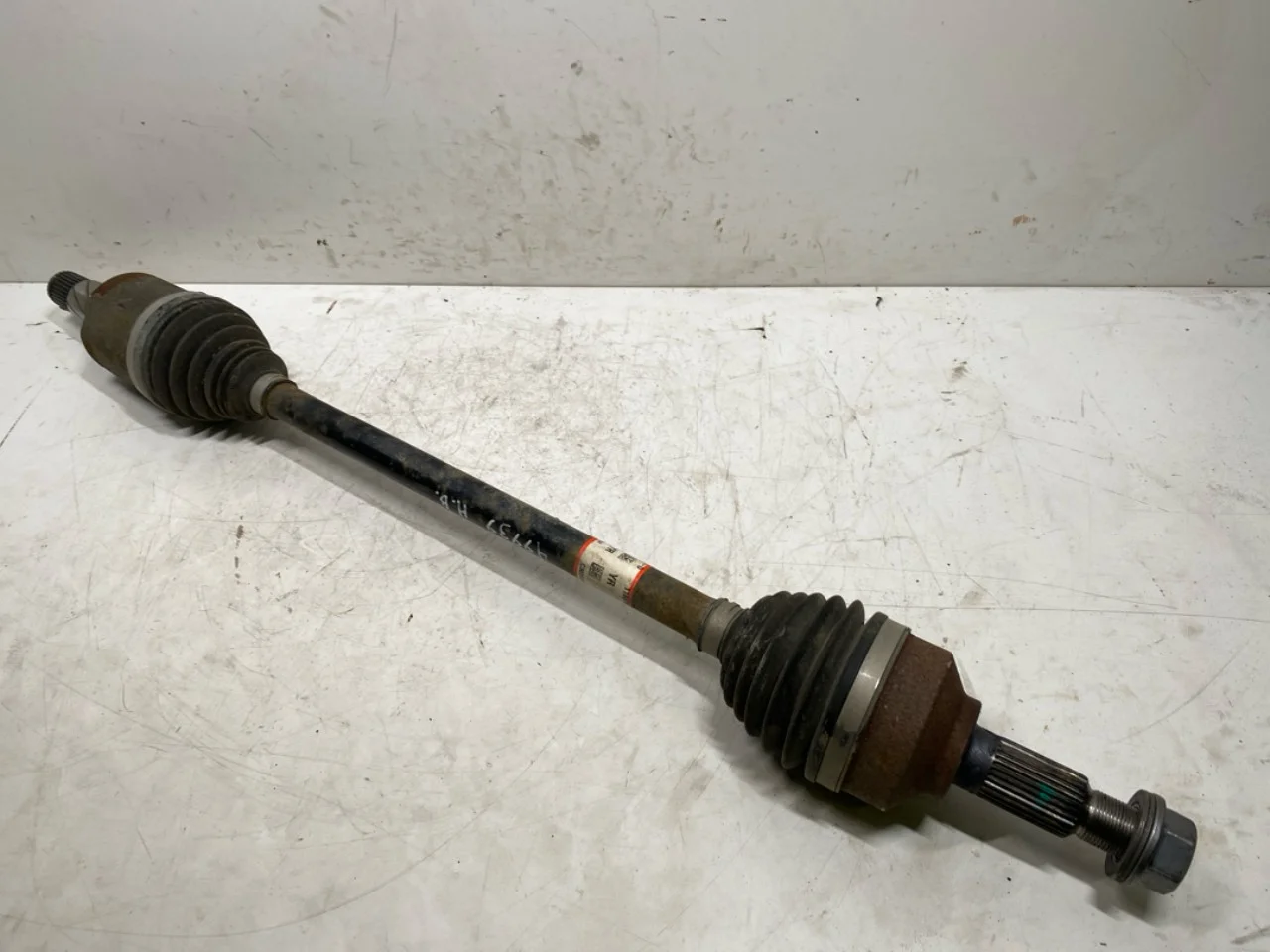 Tesla MODEL Y 2021- Rear right driveshaft view 2