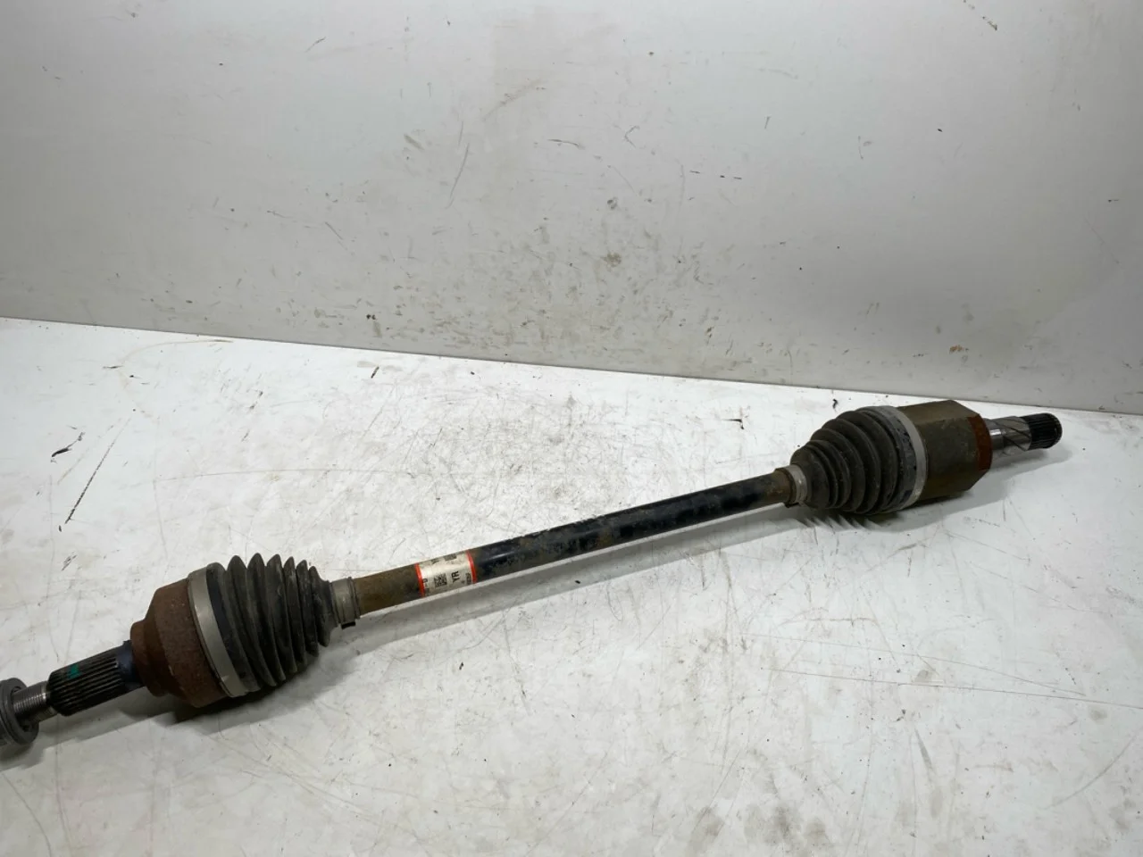 Tesla MODEL Y 2021- Rear right driveshaft view 3