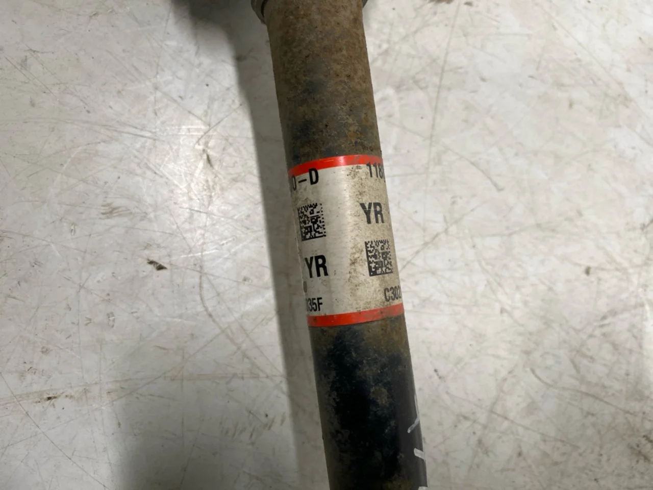 Tesla MODEL Y 2021- Rear right driveshaft view 4