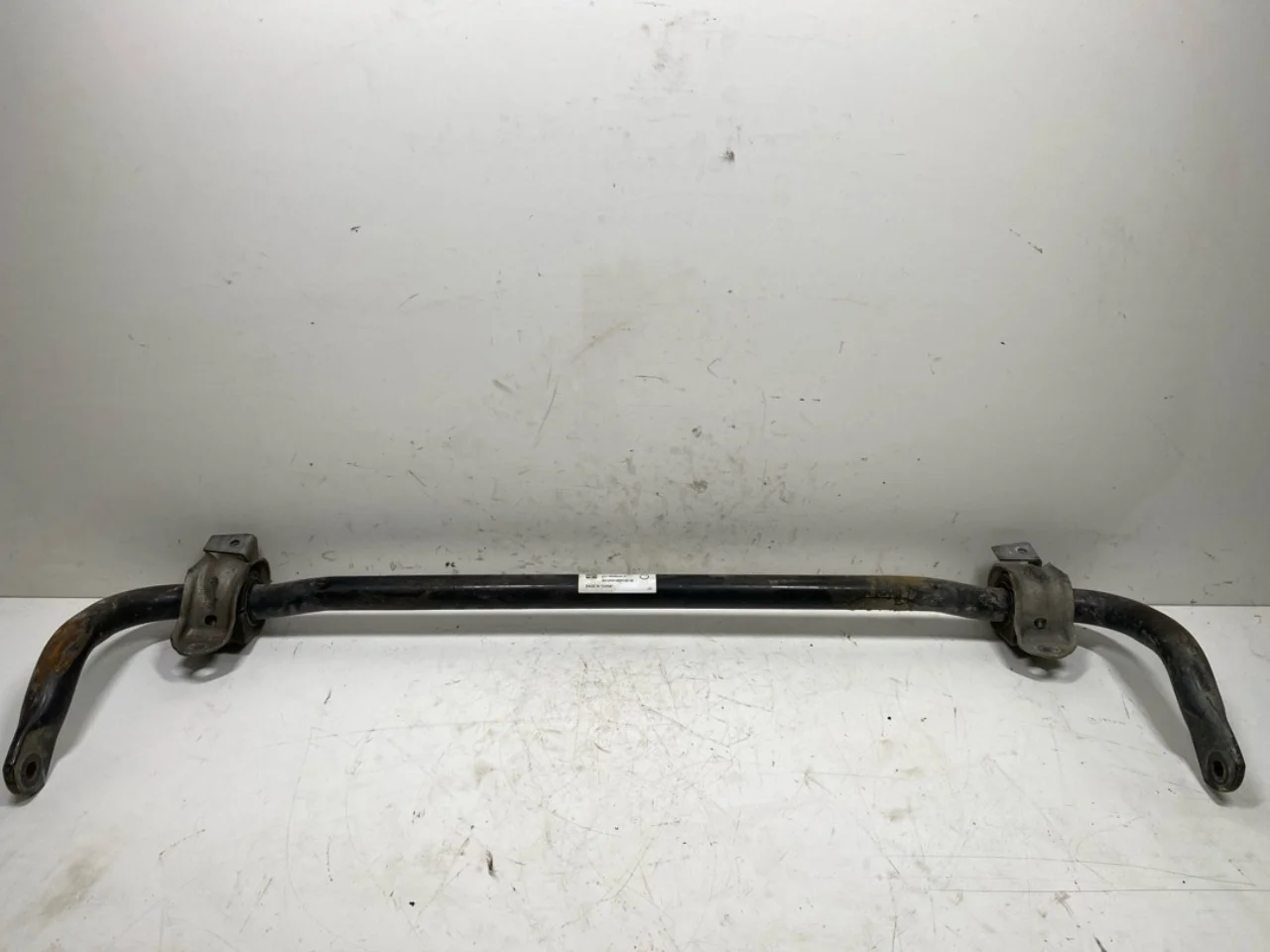Tesla MODEL Y 2021- Front stabilizer bar view 2
