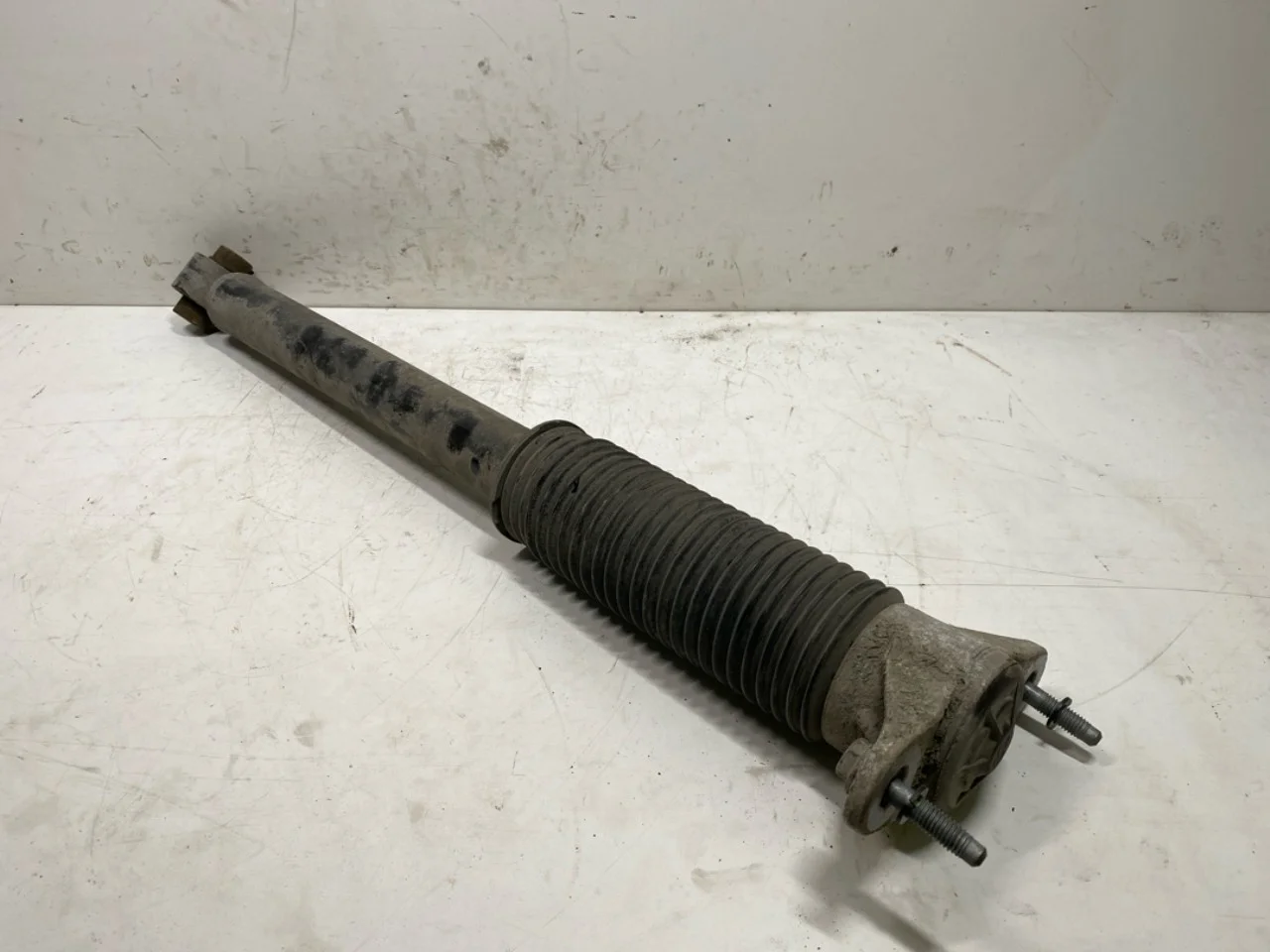 Tesla MODEL 3 2024- Shock absorber, rear view 3