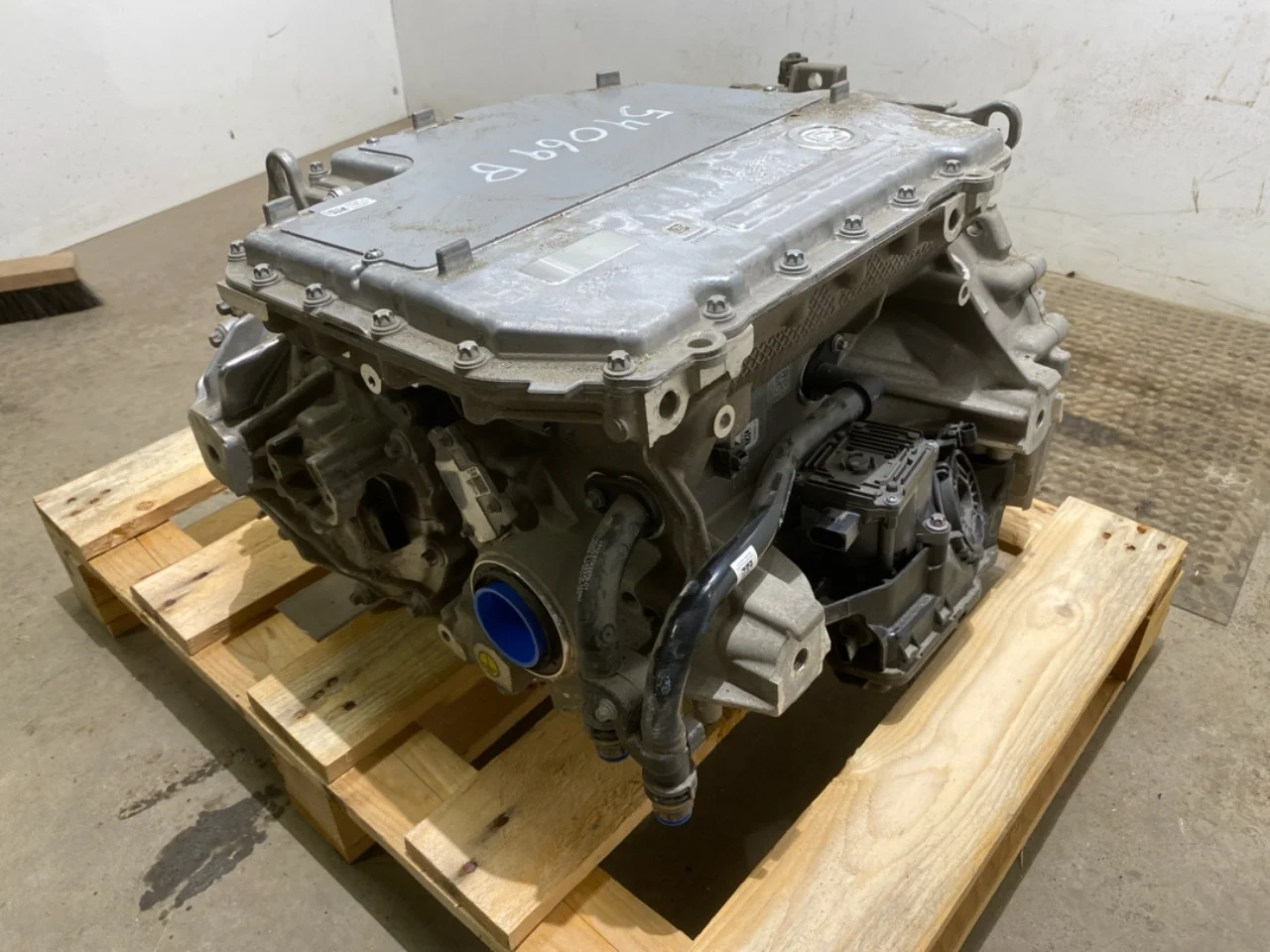 BMW I4 G26 2021-> Elektromos motor, hátsó nézet 3
