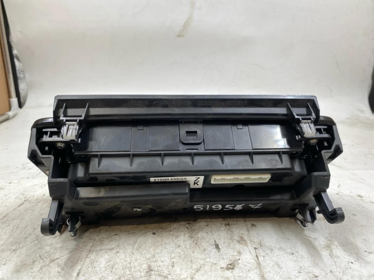 Nissan LEAF 2017-24 Heater control unit view 2