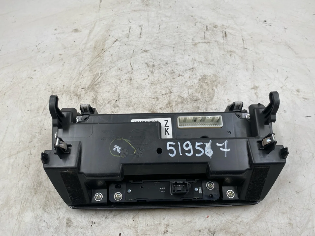 Nissan LEAF 2017-24 Heater control unit view 3