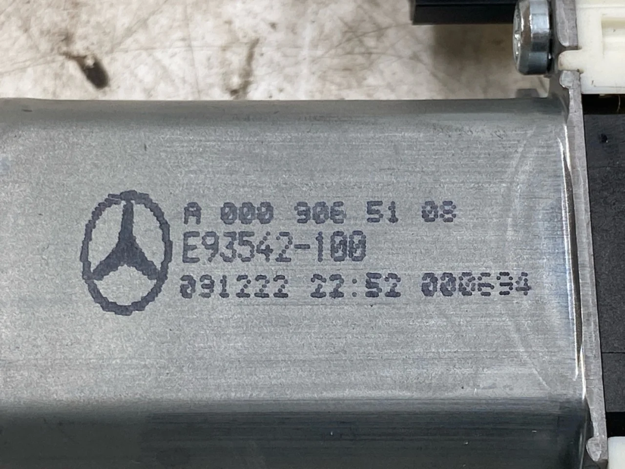 Mercedes EQS SUV X296 2022- Ablakemelő motor nézet 3