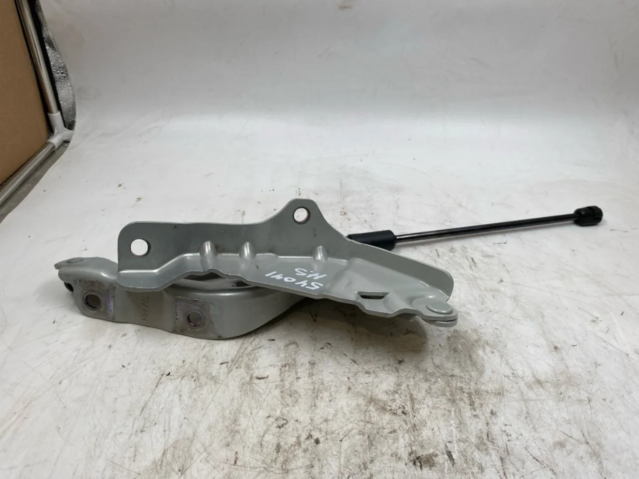 Hood hinge(s) view 2