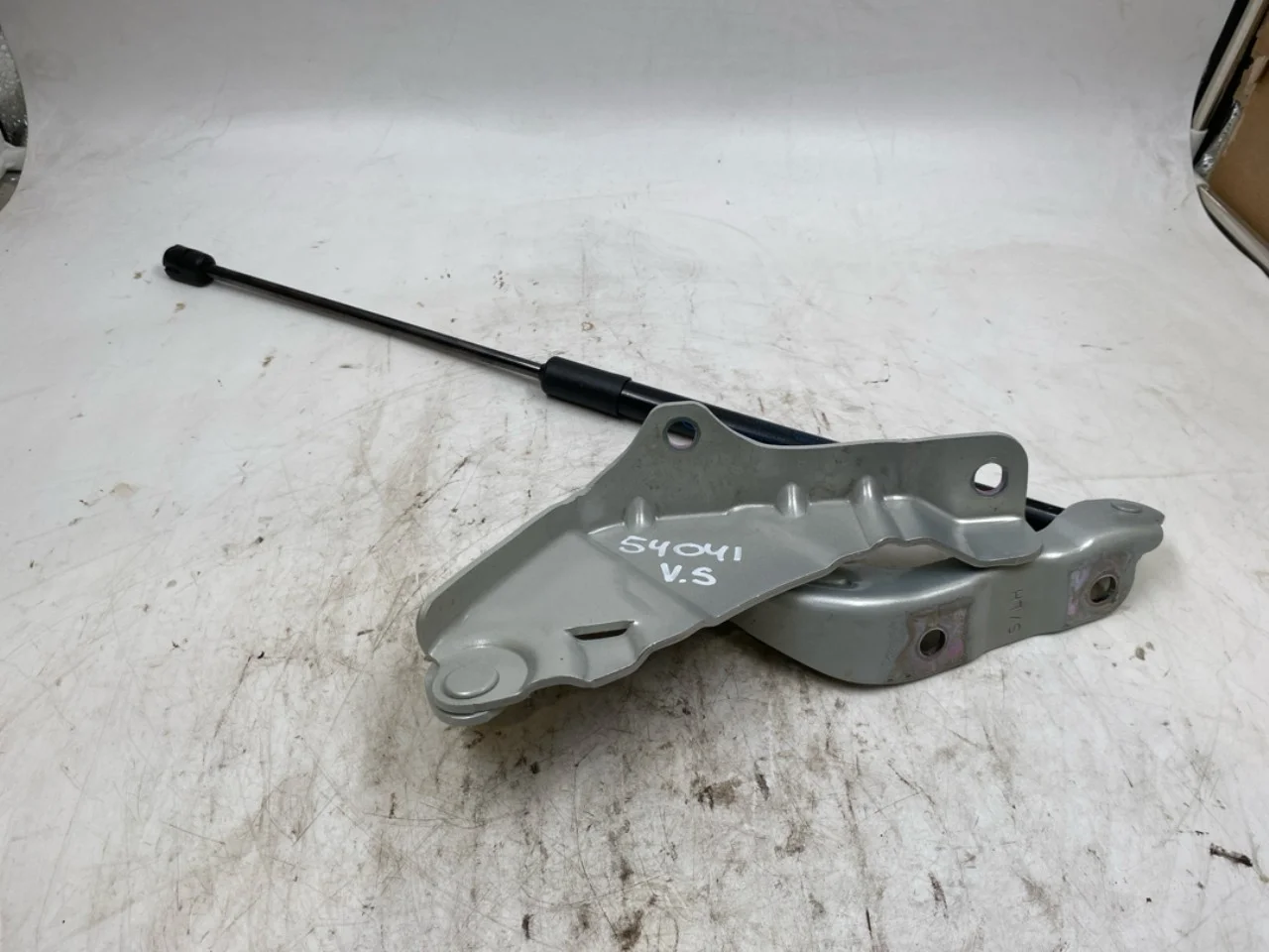 Hood hinge(s) view 2