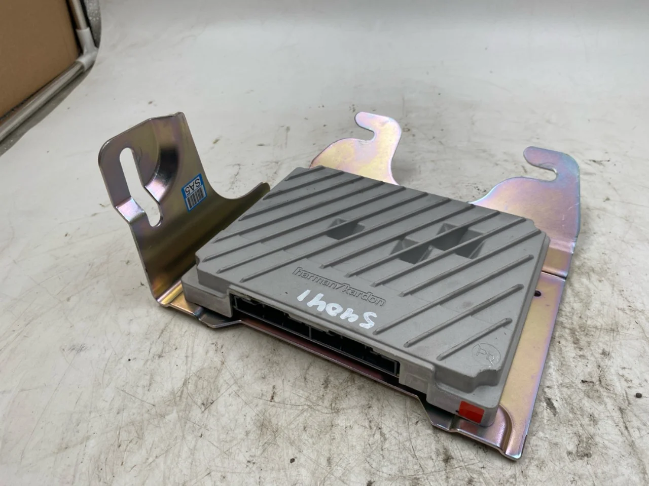 Radio / hi-fi amplifier