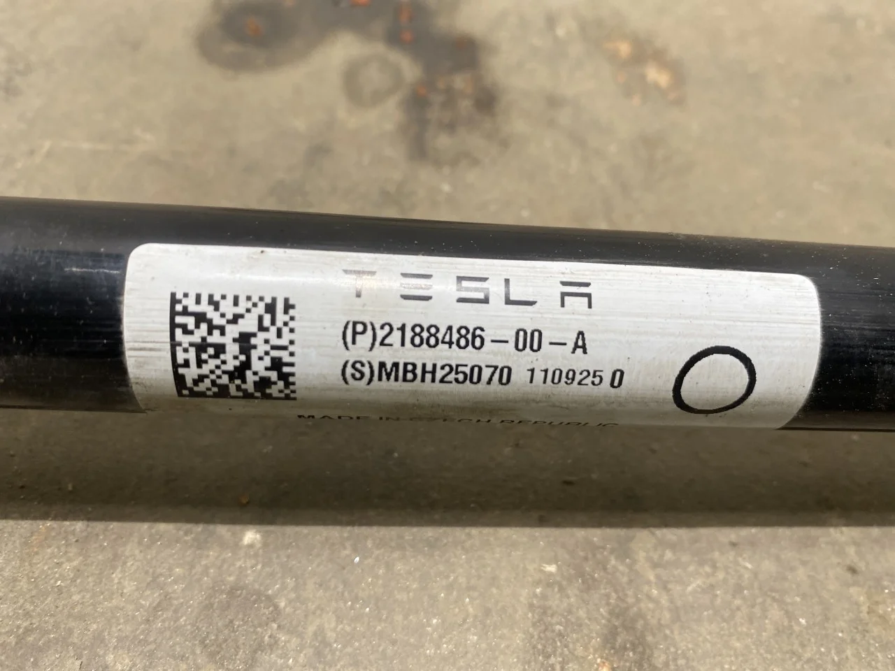 Tesla MODEL Y 2021- Front stabilizer bar view 2