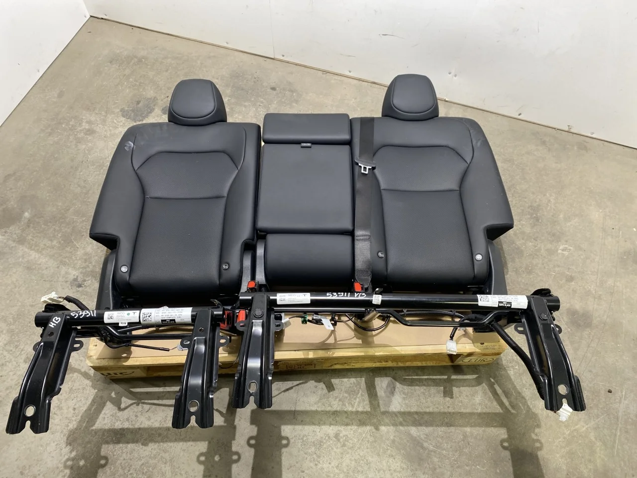Tesla MODEL Y 2021- Seats, front and rear, complete