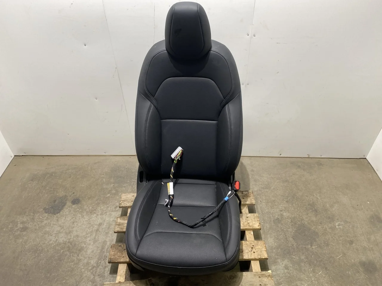 Tesla MODEL Y 2021- Front seat, right