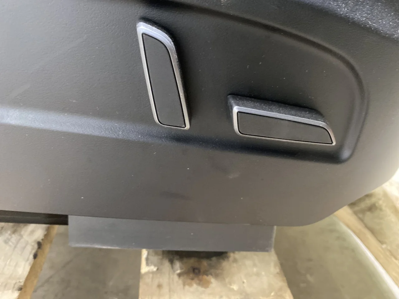 Tesla MODEL Y 2021- Ülés, első, jobb nézet 4