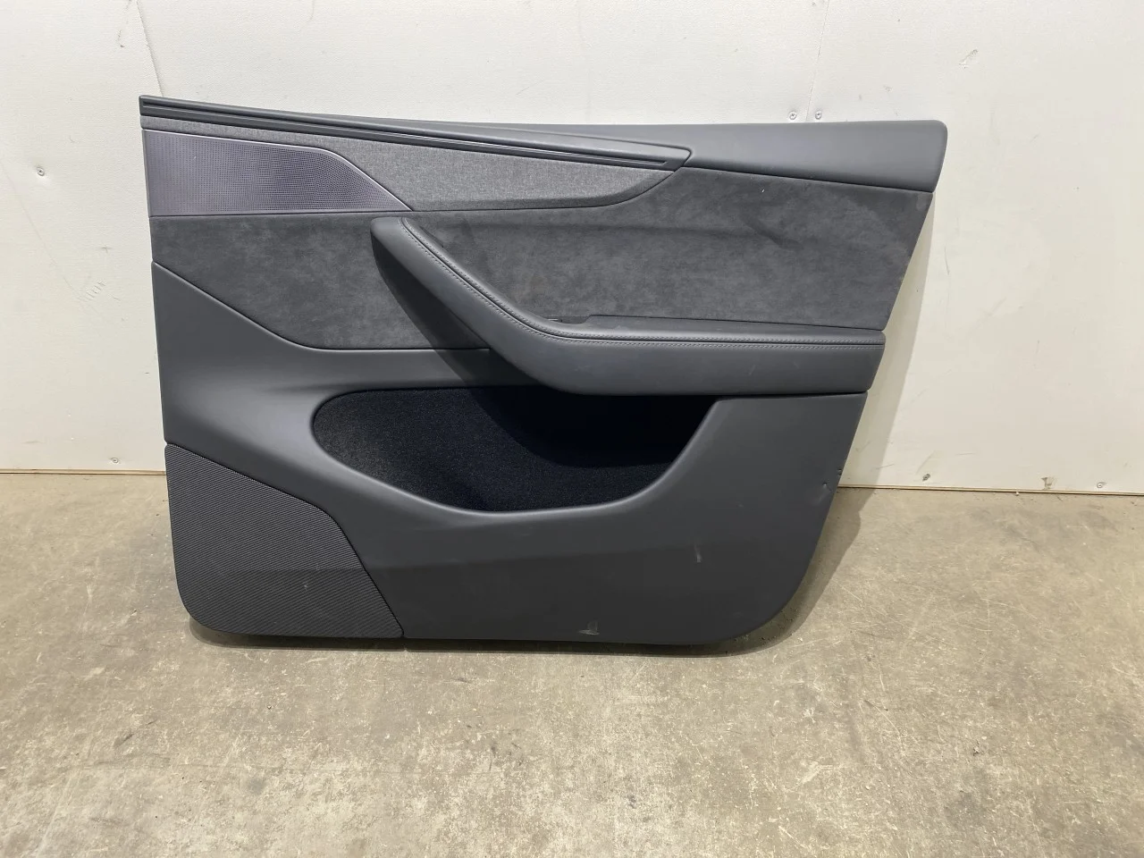 Tesla MODEL Y 2021- Ajtókárpit, jobb