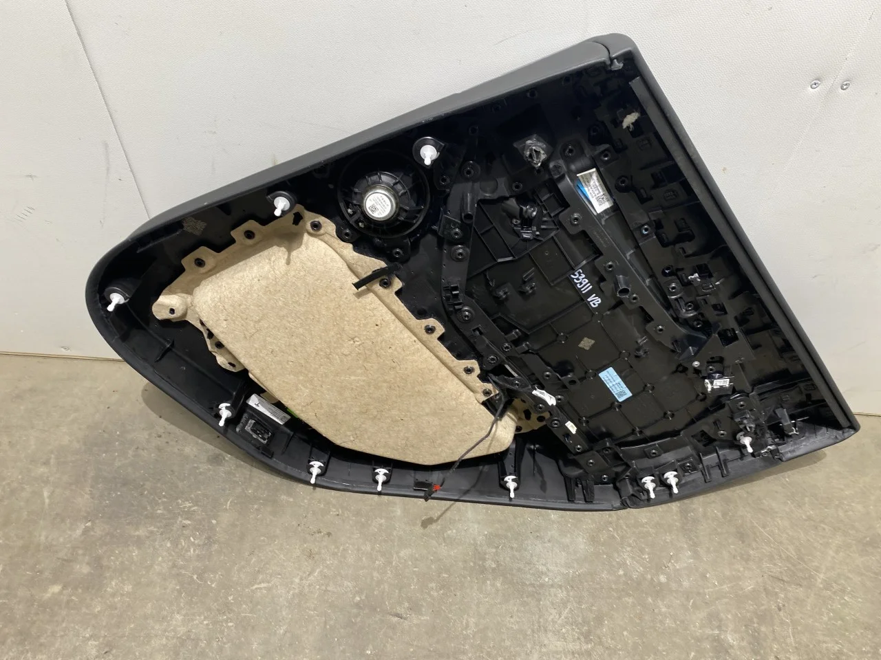 Tesla MODEL Y 2021- Ajtókárpit, bal nézet 2