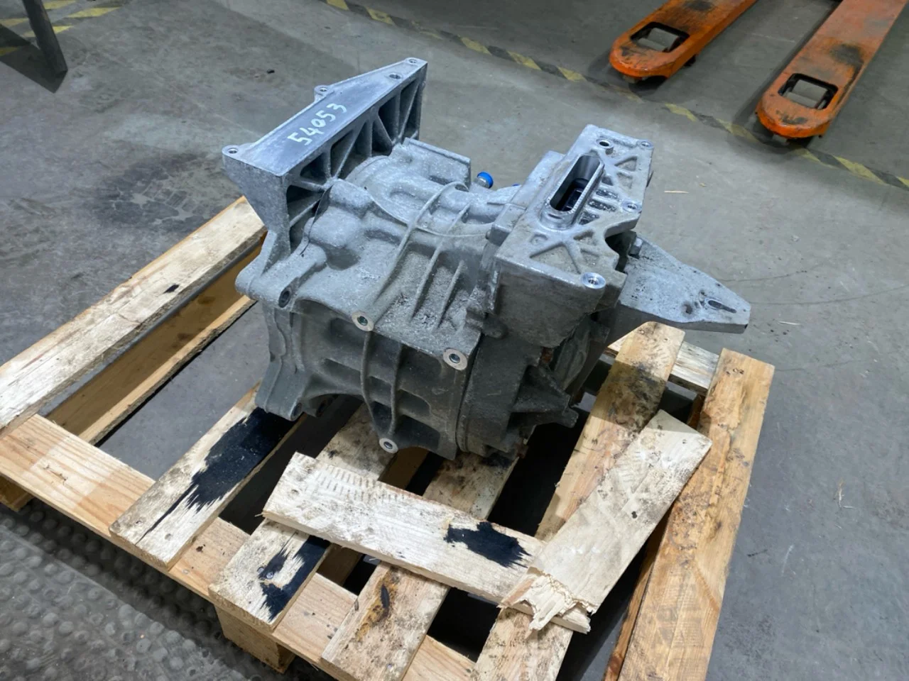 Nissan LEAF 2011-17 Front electric motor view 2