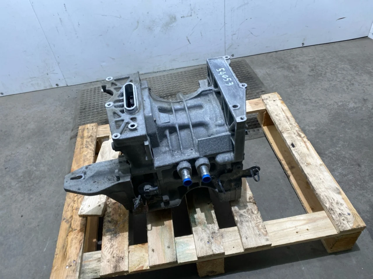 Nissan LEAF 2011-17 Front electric motor view 3