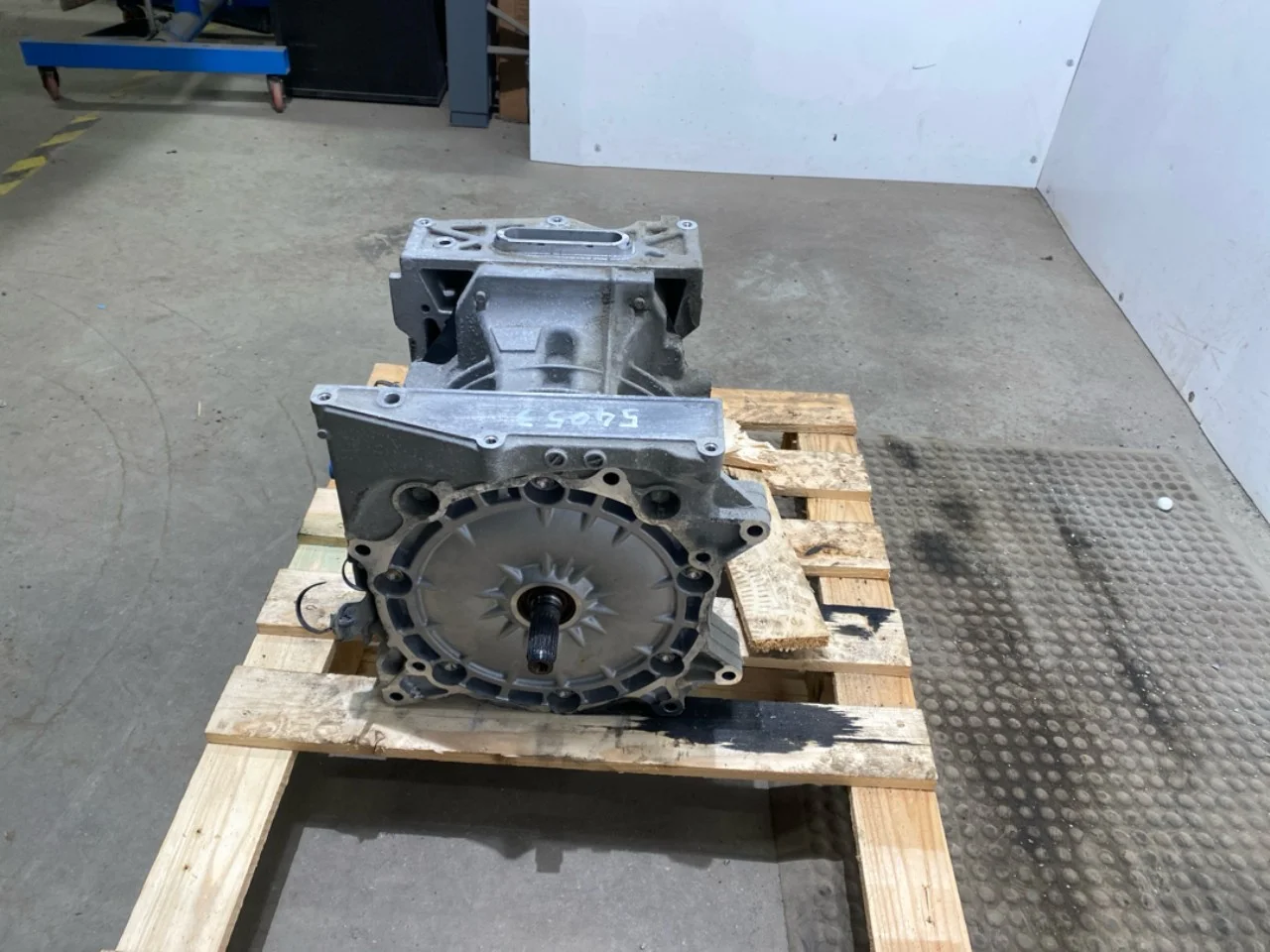 Nissan LEAF 2011-17 Front electric motor view 4