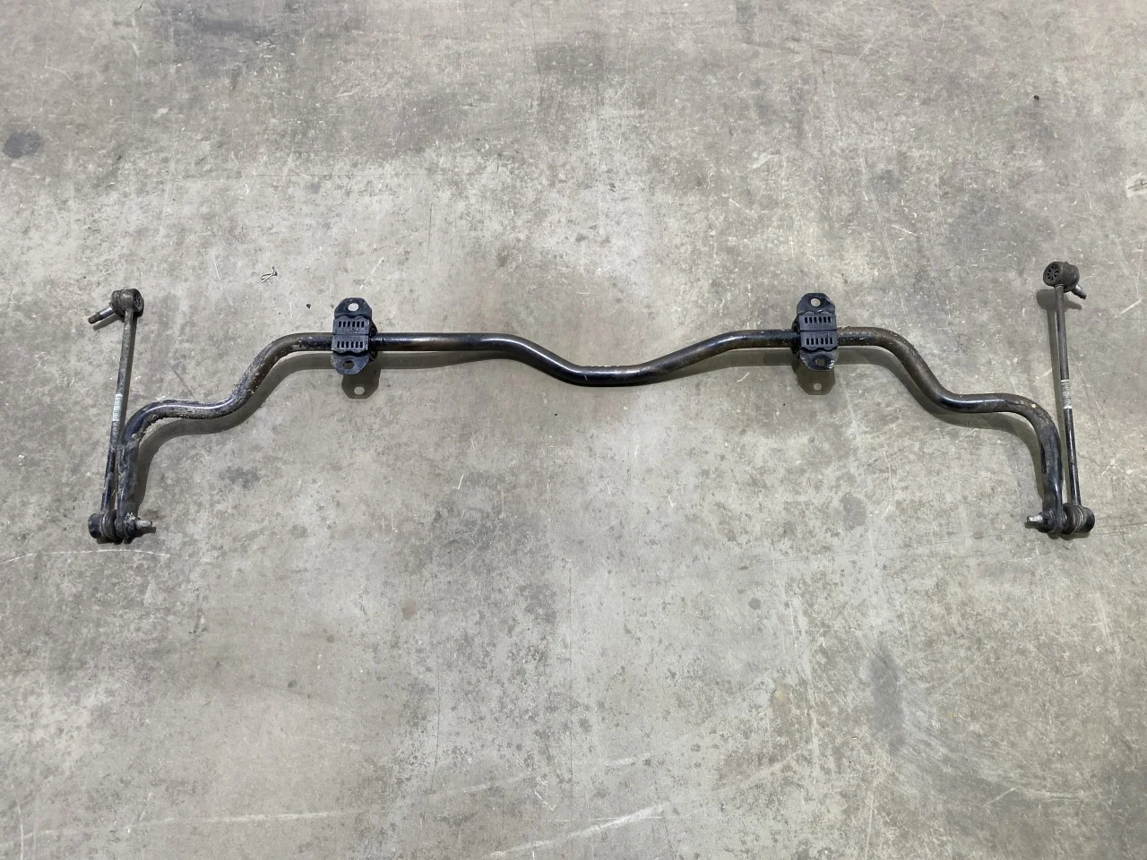 Front stabilizer bar view 2