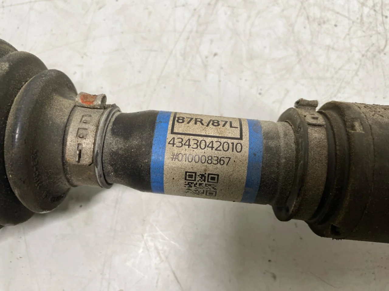 Subaru SOLTERRA 2022- Front right driveshaft view 3