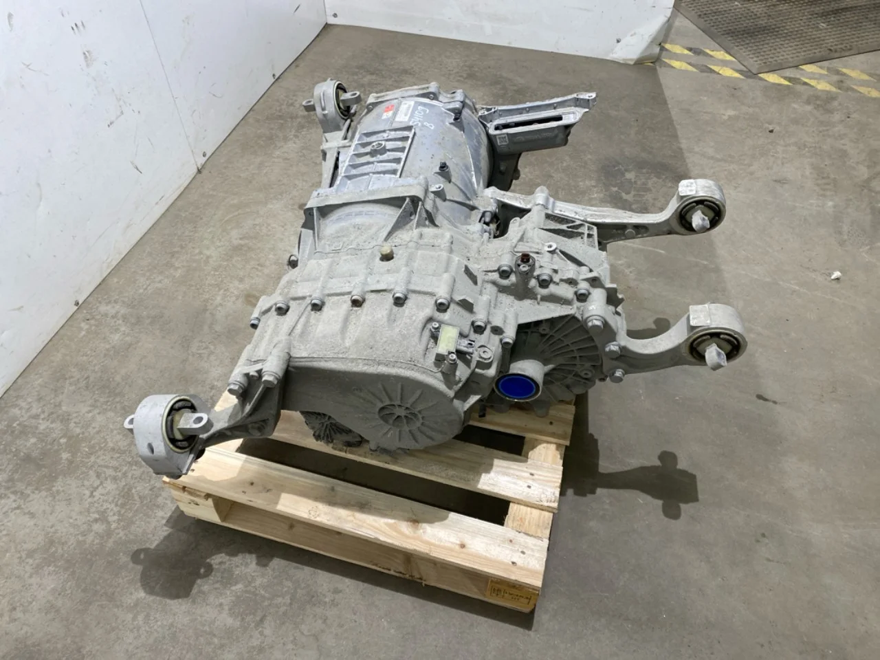 Porsche TAYCAN 2020- Elektromos motor, hátsó nézet 2
