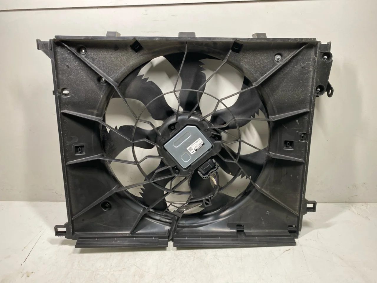Subaru SOLTERRA 2022- Electric cooling fan view 2