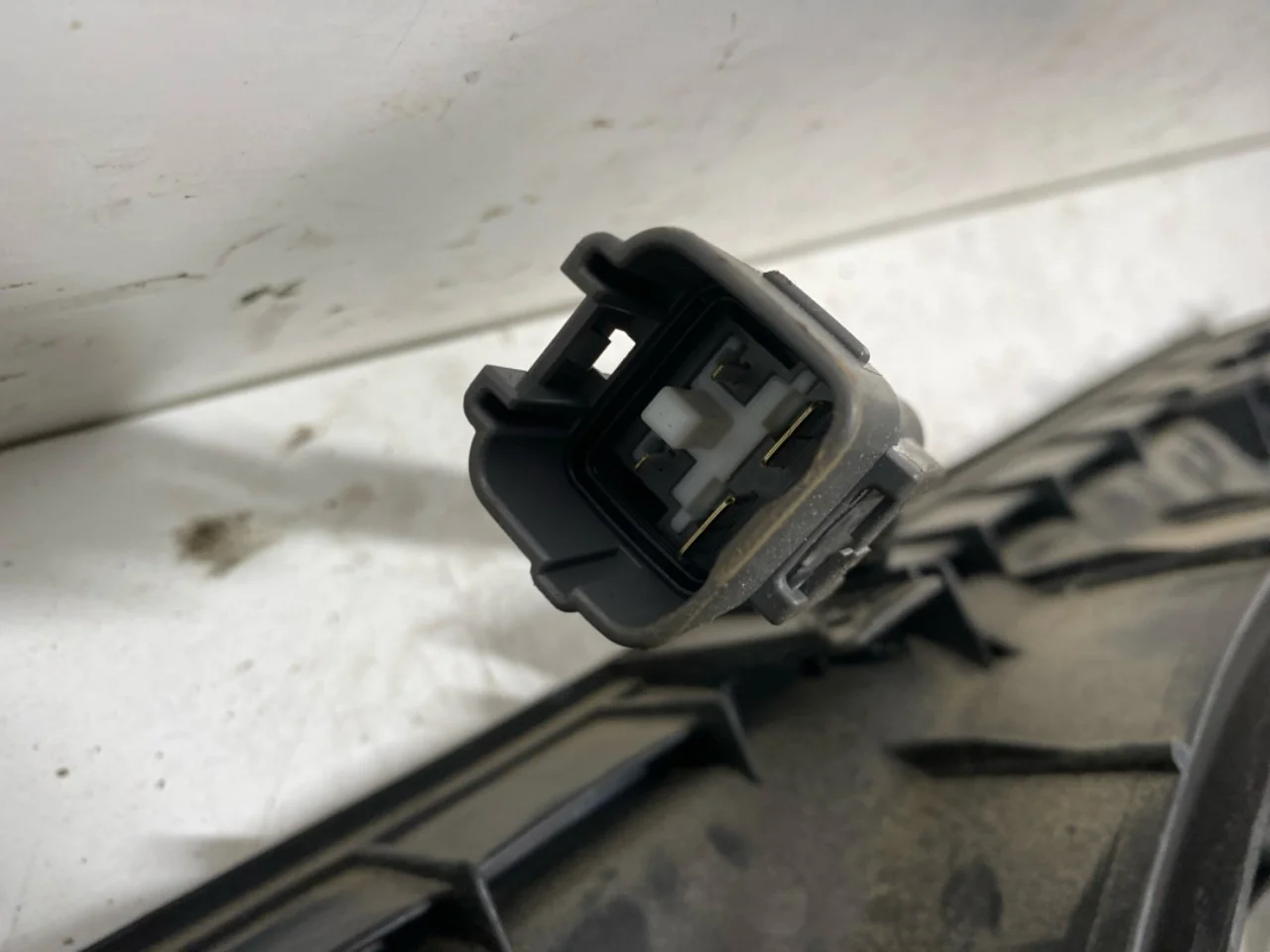 Subaru SOLTERRA 2022- Electric cooling fan view 3