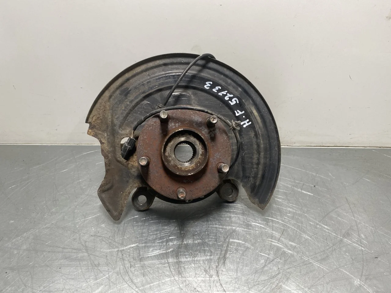 Nissan LEAF 2017-24 Front right steering knuckle
