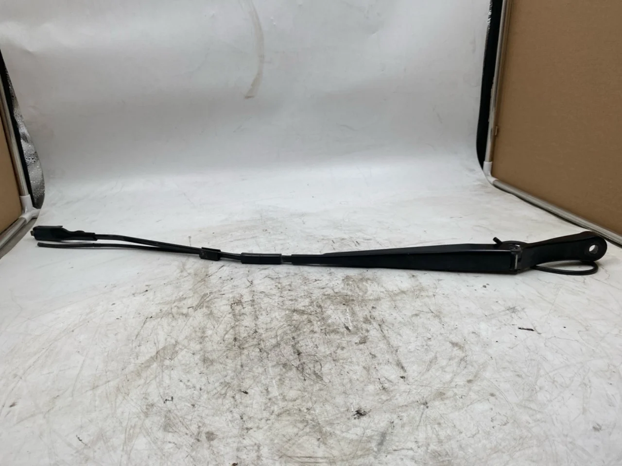 Tesla MODEL X 2016- Windshield wiper arm(s) view 2