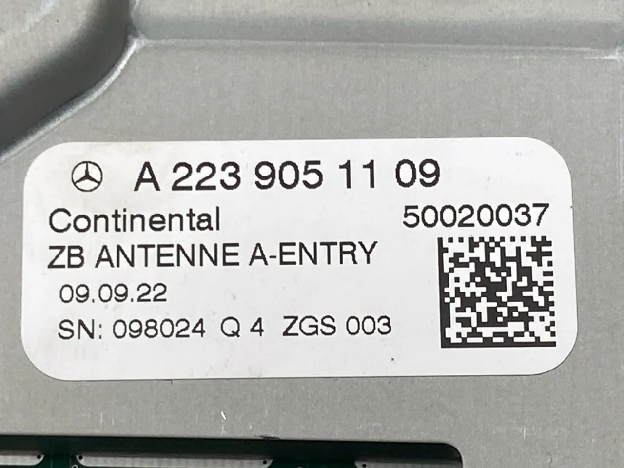 Mercedes EQS SUV X296 2022- Antennaerősítő nézet 3